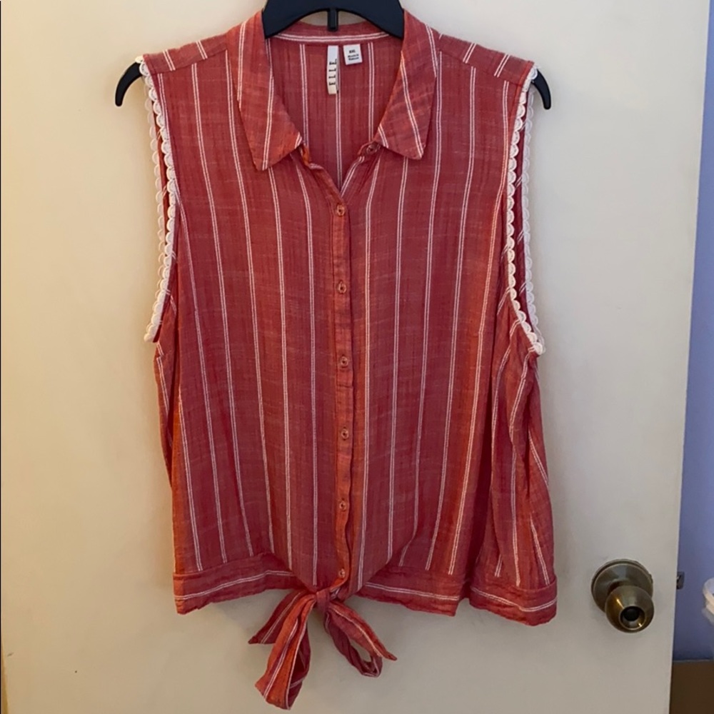 Elle 2X red and white striped button down top